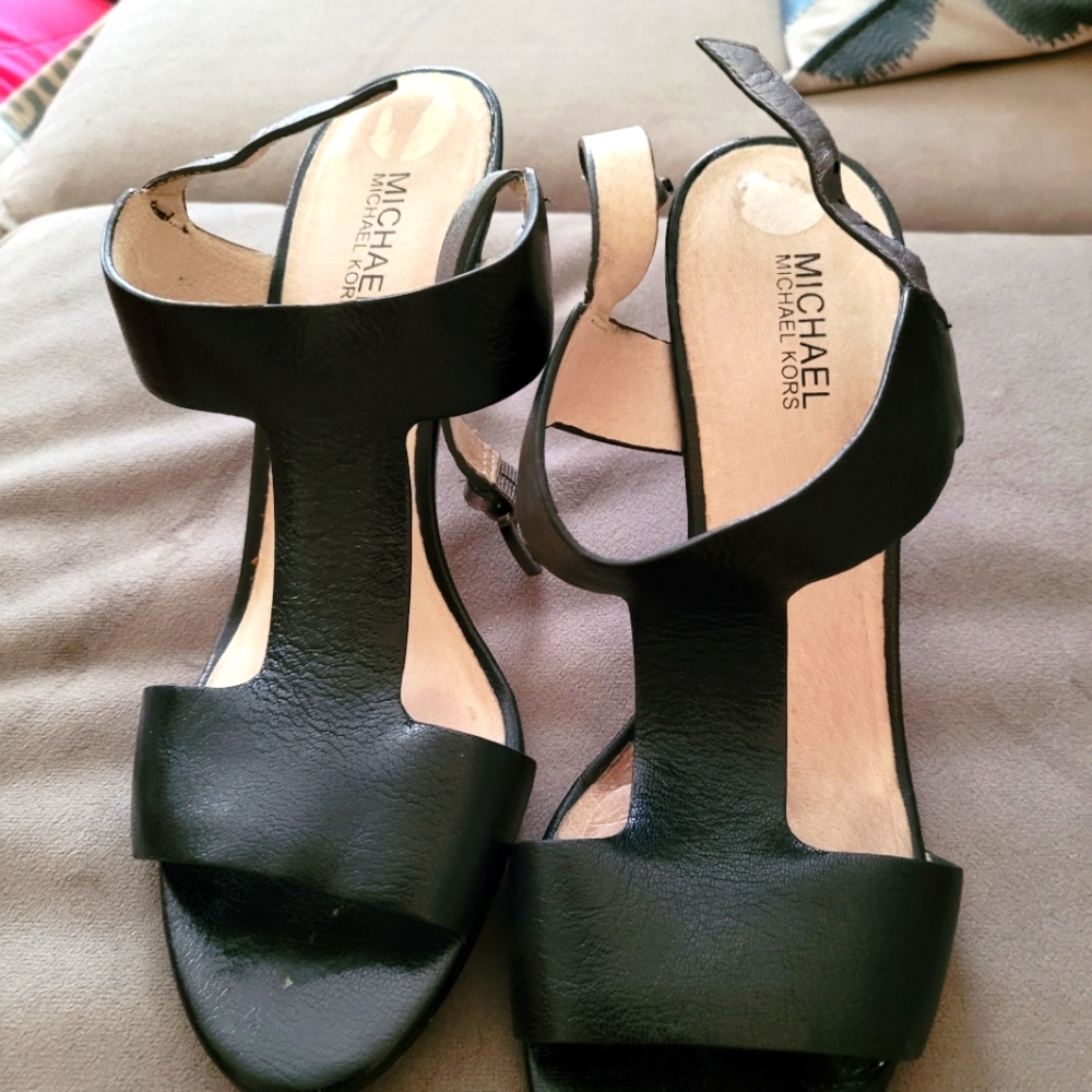 Michael Kors Sandal. Black, size 9.